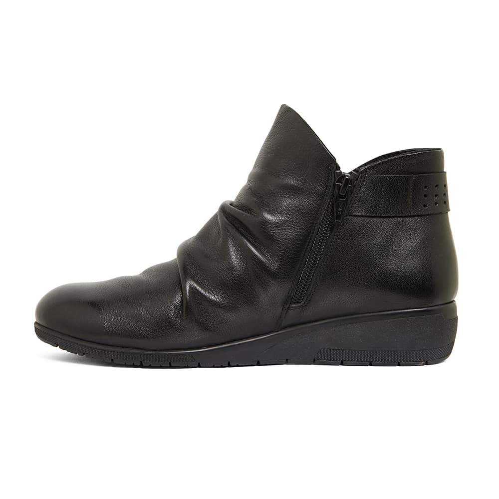 Fairway Boot in Black Leather