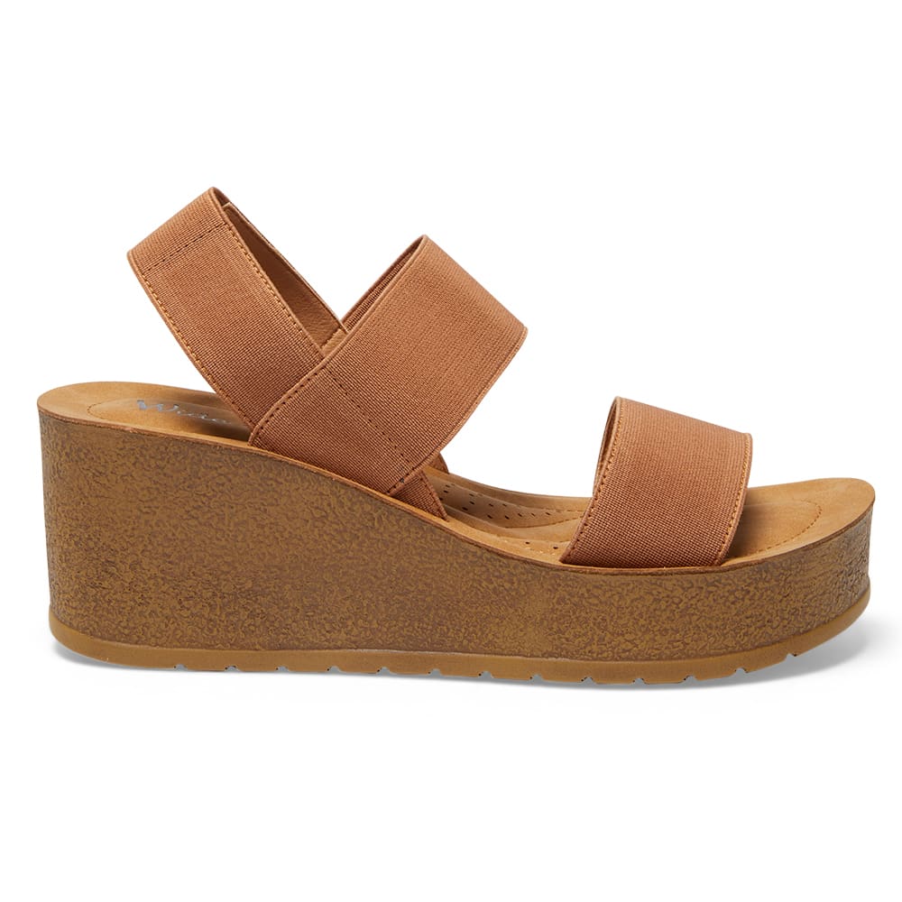 Ladro Wedge in Tan Elastic