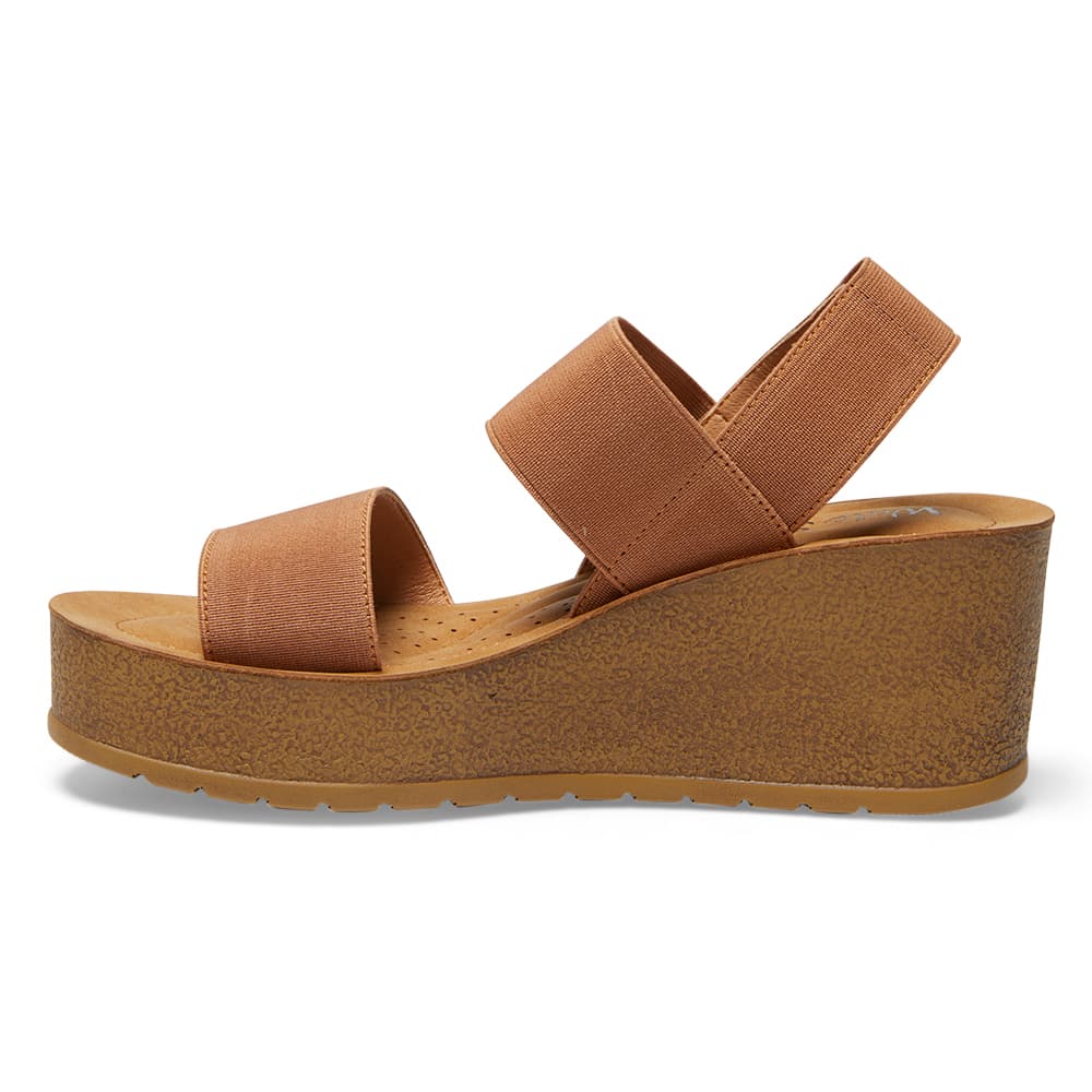 Ladro Wedge in Tan Elastic