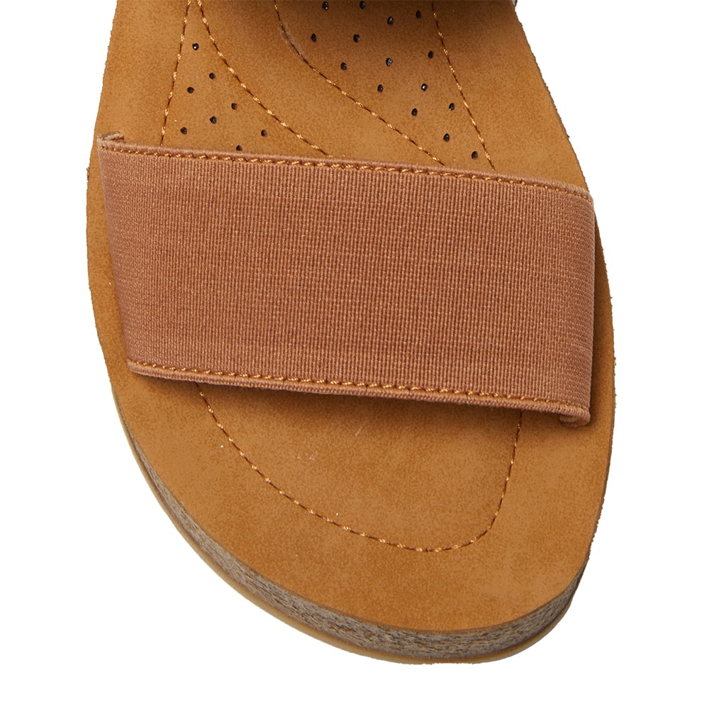 Ladro Wedge in Tan Elastic