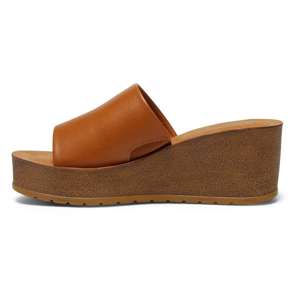 Landon Slide in Tan Smooth