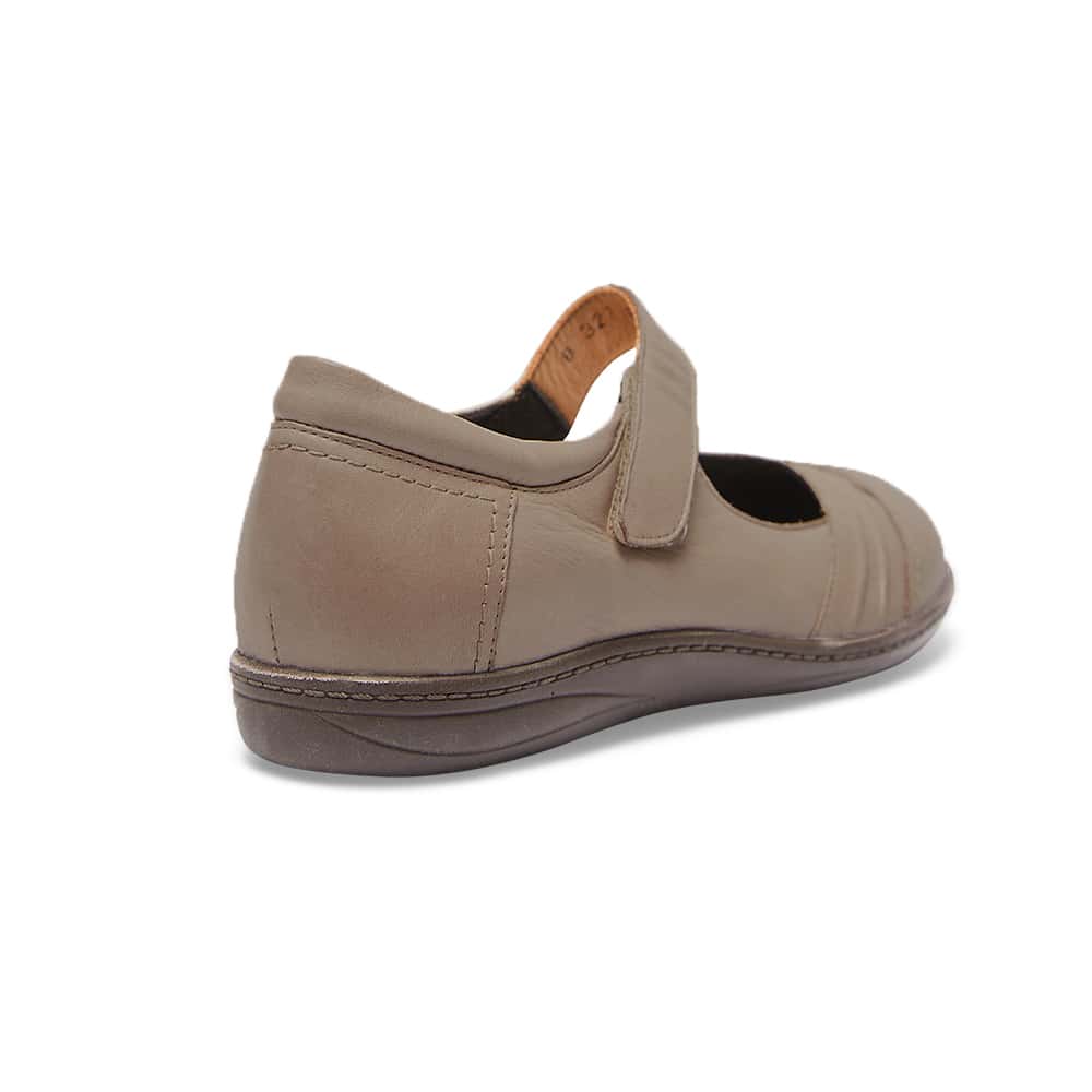 Larissa Flat in Taupe Leather