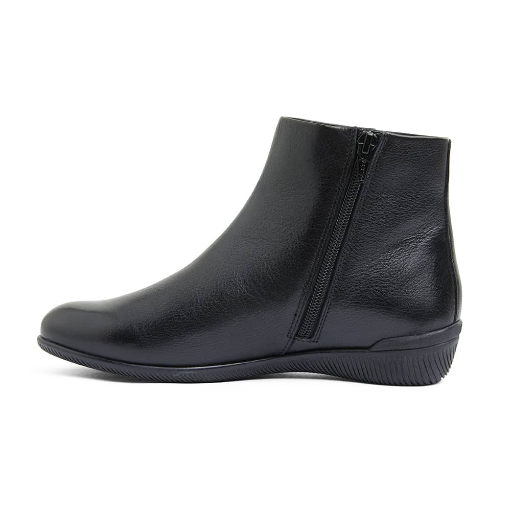 Walker Boot in Black Leather