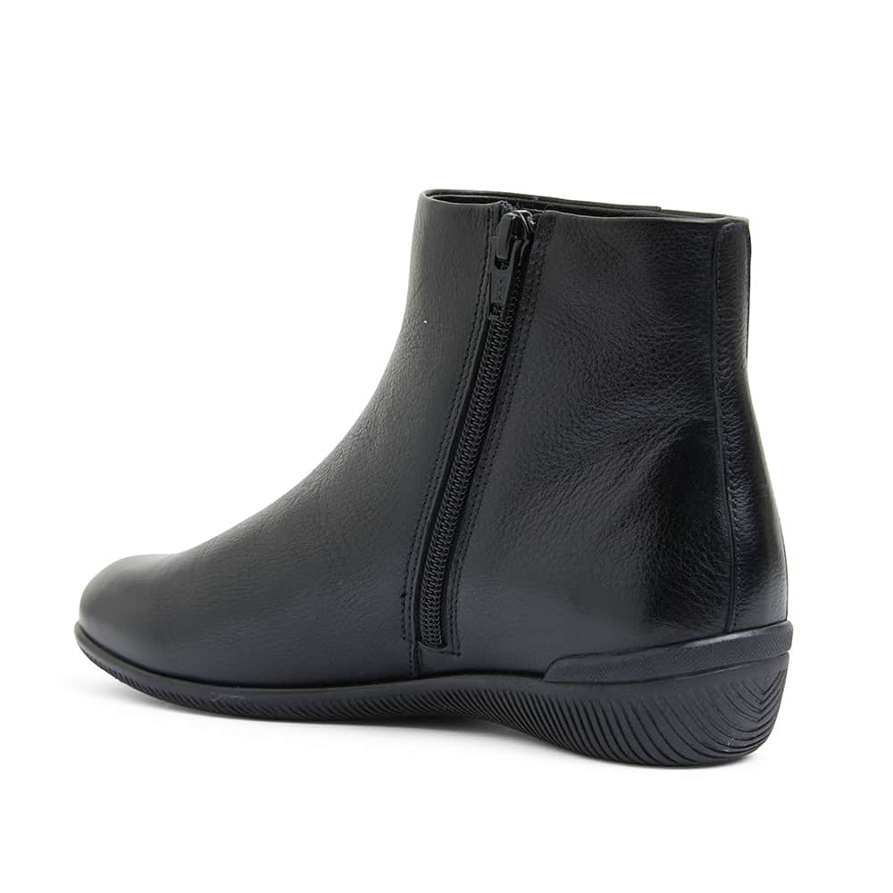 Walker Boot in Black Leather