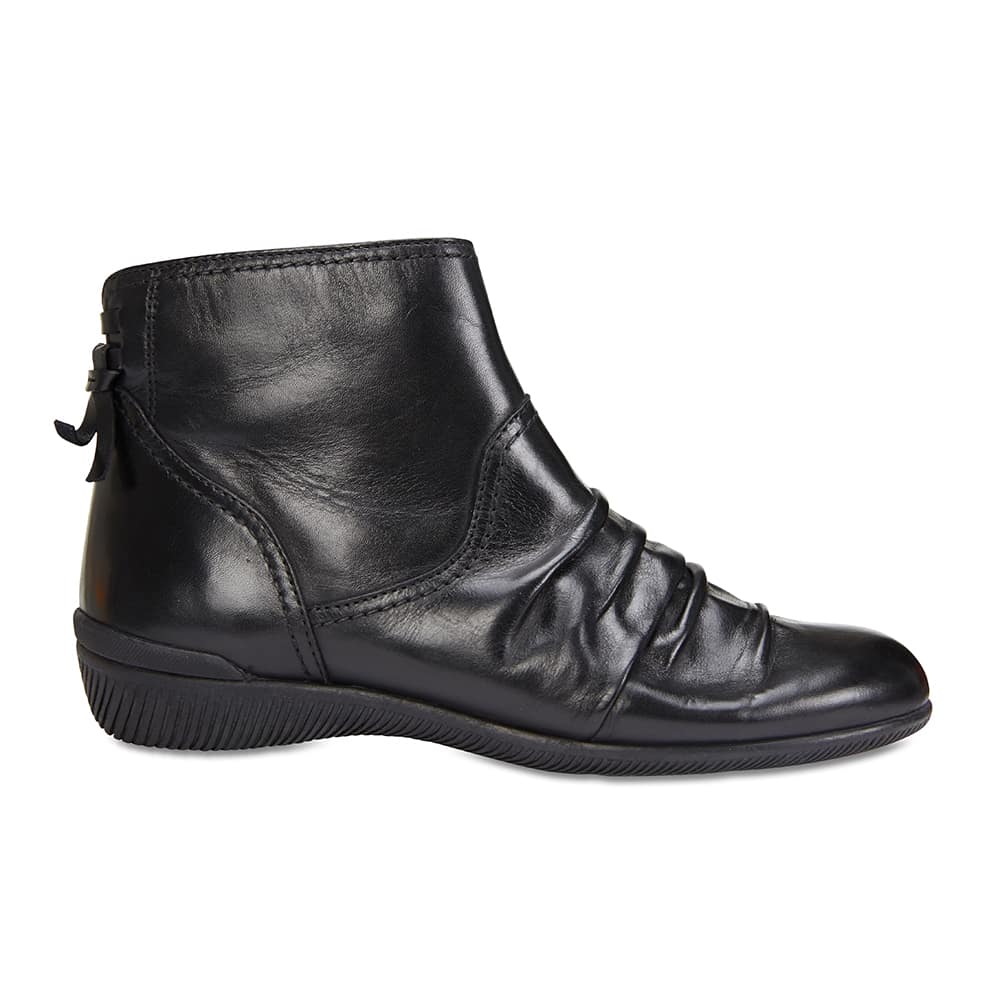 Waltz Boot in Black Leather