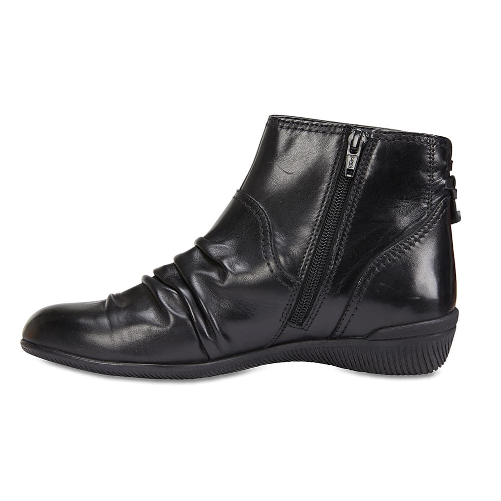 Waltz Boot in Black Leather